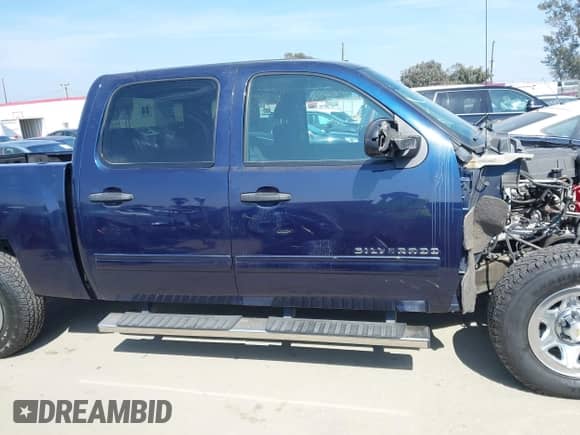 2010 Chevrolet Silverado 1500 LT z VIN 3GCRCSEA8AG254029, wystawiony jako IAAI lot #42103177 z przebiegiem 140 137 mil mil oraz . Historia ofert i sprzedaży dostępna na DreamBid. Obrazek 14.