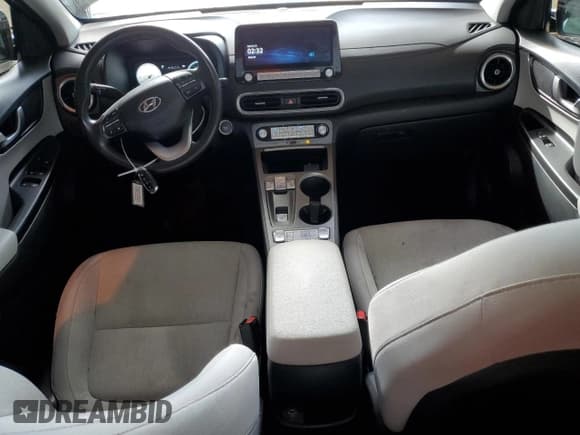 ✅ 2023 Hyundai Kona SEL • VIN: KM8K33AG3PU186872 • Lot: 89713975. Wystawiony na Copart z przebiegiem 37 995 mil. Bezpłatny archiwum sprzedaży aukcyjnych z USA i szczegółowy raport historii pojazdu na DreamBid. Zdjęcie 8.