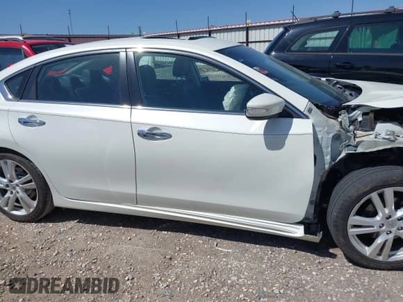 ✅ 2017 Nissan Altima SL • VIN: 1N4BL3AP9HC222338 • Lot: 41853437. Listed on IAAI with 140,899 mi. Free auction sales archive from the USA and detailed vehicle history report at DreamBid. Image 13.