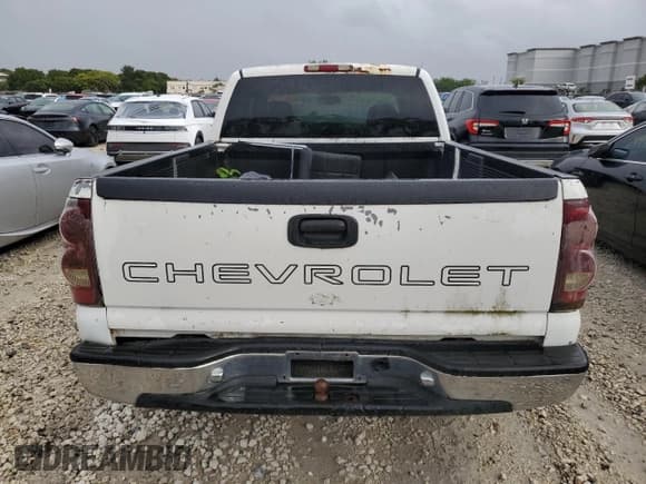 ✅ 2003 Chevrolet Silverado 1500 • VIN: 2GCEC19V631168963 • Лот: 79175394. Опубликован ранее на Copart с пробегом 258 212 миль. Бесплатный доступ к архиву аукционных продаж из США и подробный отчёт об истории автомобиля на DreamBid. Изображение 6.