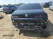 ✅ 2024 BMW 7 Series 760i xDrive • VIN: WBA33EJ00RCS16942 • Lot: 68005105. Wystawiony na Copart z przebiegiem 26 937 mil. Bezpłatny archiwum sprzedaży aukcyjnych z USA i szczegółowy raport historii pojazdu na DreamBid. Zdjęcie 6.