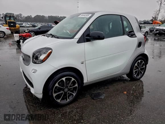 ✅ 2016 Smart fortwo Prime • VIN: WMEFJ5DA3GK153799 • Lot: 94444595. Listed on Copart with 28,064 mi. Free auction sales archive from the USA and detailed vehicle history report at DreamBid. Image 1.