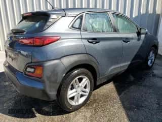 2020 Hyundai Kona SE с VIN KM8K12AA0LU457635, выставлен на аукционе Copart как лот 40638513 с пробегом 64 834 миль миль и . История ставок и продаж доступна на DreamBid. Изображение 3.