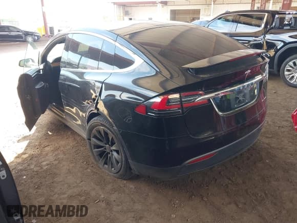 ✅ 2020 Tesla Model X Long Range • VIN: 5YJXCAE25LF229821 • Lot: 43023395. Wystawiony na IAAI z przebiegiem 127 674 mil. Bezpłatny archiwum sprzedaży aukcyjnych z USA i szczegółowy raport historii pojazdu na DreamBid. Zdjęcie 3.