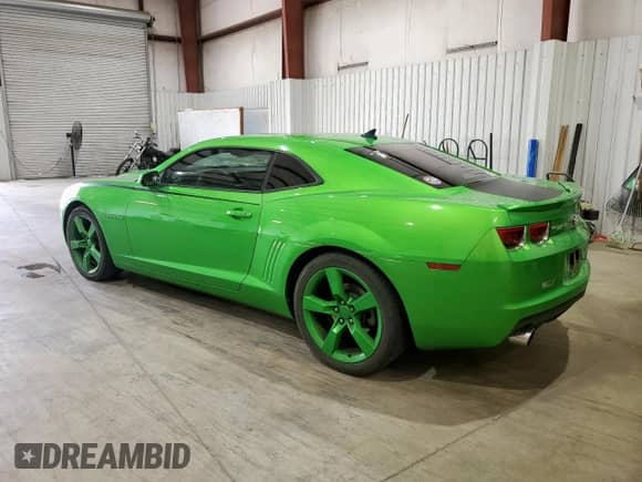 2011 Chevrolet Camaro 2LT z VIN 2G1FC1ED2B9170669, wystawiony jako Copart lot #90103385 z przebiegiem 179 806 mil mil oraz Szkoda całkowita • Salvage title. Historia ofert i sprzedaży dostępna na DreamBid. Obrazek 2.