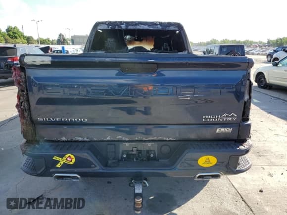 ✅ 2021 Chevrolet Silverado 1500 High Country • VIN: 1GCUYHET4MZ124799 • Lot: 64061145. Wystawiony na Copart z przebiegiem Nie podano. Bezpłatny archiwum sprzedaży aukcyjnych z USA i szczegółowy raport historii pojazdu na DreamBid. Zdjęcie 6.