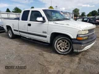✅ 2000 Chevrolet Silverado 1500 LS • VIN: 2GCEC19T4Y1252415 • Lot: 72222574. Wystawiony na Copart z przebiegiem 268 791 mil mil. Skorzystaj z bezpłatnego archiwum sprzedaży aukcyjnych z USA i zobacz szczegółowy raport historii pojazdu na DreamBid. Zdjęcie 4.