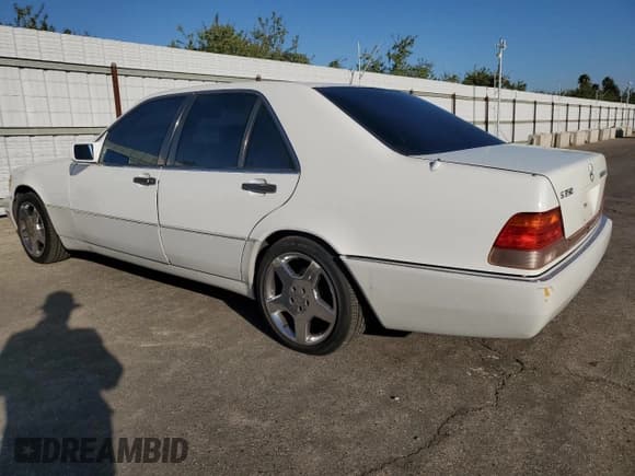 ✅ 1994 Mercedes-Benz S • VIN: WDBGB34E3RA145006 • Lot: 85258835. Listed on Copart with 166,772 mi. Free auction sales archive from the USA and detailed vehicle history report at DreamBid. Image 2.