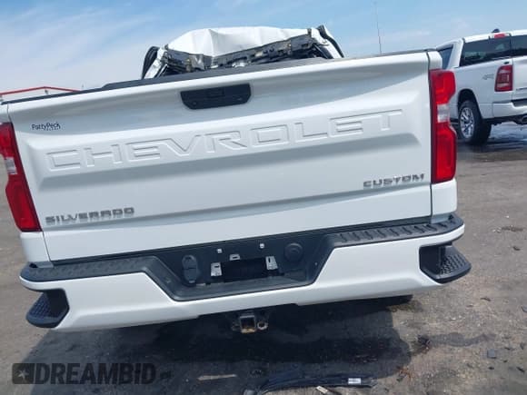 ✅ 2022 Chevrolet Silverado 1500 Custom • VIN: 3GCPYBEK4NG189834 • Lot: 42136171. Wystawiony na IAAI z przebiegiem 95 440 mil. Bezpłatny archiwum sprzedaży aukcyjnych z USA i szczegółowy raport historii pojazdu na DreamBid. Zdjęcie 17.
