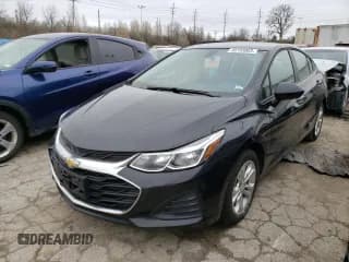 ✅ 2019 Chevrolet Cruze LS • VIN: 1G1BC5SM5K7141419 • Lot: 45733063. Listed on Copart with 107,706 mi. Free auction sales archive from the USA and detailed vehicle history report at DreamBid. Image 1.
