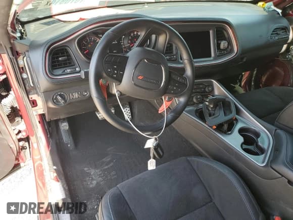 ✅ 2022 Dodge Challenger R/T • VIN: 2C3CDZBTXNH195853 • Lot: 47070914. Wystawiony na Copart z przebiegiem 7 232 mil. Bezpłatny archiwum sprzedaży aukcyjnych z USA i szczegółowy raport historii pojazdu na DreamBid. Zdjęcie 8.