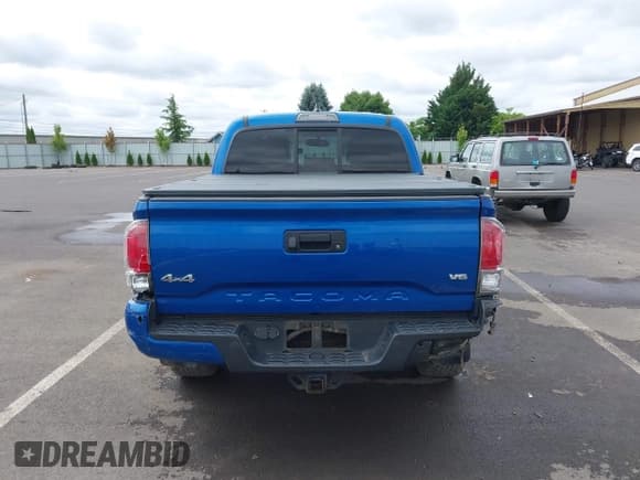 ✅ 2016 Toyota Tacoma Limited • VIN: 3TMGZ5AN1GM030563 • Lot: 42577215. Listed on IAAI with 100,917 mi. Free auction sales archive from the USA and detailed vehicle history report at DreamBid. Image 16.