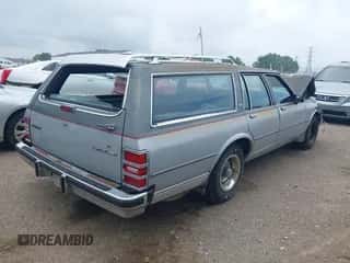 1986 Chevrolet Caprice z VIN 1G1BN35Y3GX198075, wystawiony jako IAAI lot #42616295 z przebiegiem 95 011 mil mil oraz . Historia ofert i sprzedaży dostępna na DreamBid. Obrazek 4.