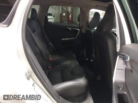 ✅ 2016 Volvo XC60 T5 Premier • VIN: YV4612RK4G2786016 • Lot: 42455395. Wystawiony na IAAI z przebiegiem 74 986 mil. Bezpłatny archiwum sprzedaży aukcyjnych z USA i szczegółowy raport historii pojazdu na DreamBid. Zdjęcie 8.