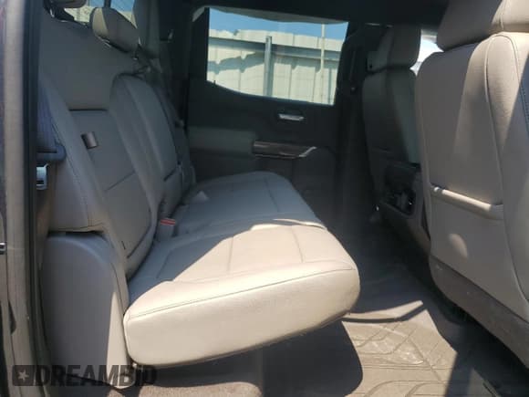 ✅ 2019 Chevrolet Silverado 1500 RST • VIN: 3GCUYEED3KG231394 • Lot: 66460954. Wystawiony na Copart z przebiegiem 72 074 mil. Bezpłatny archiwum sprzedaży aukcyjnych z USA i szczegółowy raport historii pojazdu na DreamBid. Zdjęcie 10.