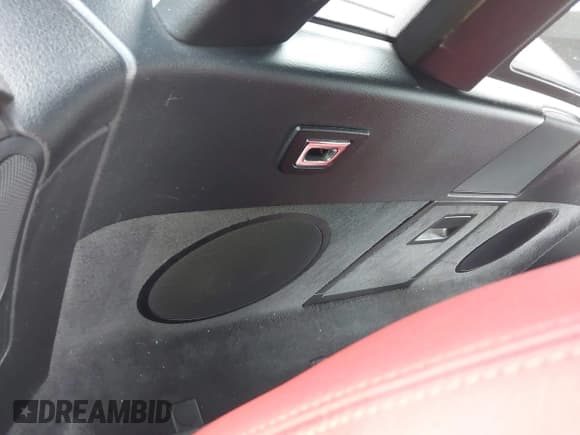 ✅ 2015 BMW Z4 sDrive35i • VIN: WBALM7C55FJ798903 • Lot: 43519063. Wystawiony na IAAI z przebiegiem 72 697 mil. Bezpłatny archiwum sprzedaży aukcyjnych z USA i szczegółowy raport historii pojazdu na DreamBid. Zdjęcie 8.