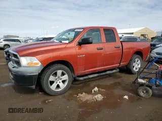 ✅ 2009 Dodge 1500 SLT • VIN: 1D3HV18P89S799398 • Lot: 46218465. Wystawiony na Copart z przebiegiem 129 598 mil. Bezpłatny archiwum sprzedaży aukcyjnych z USA i szczegółowy raport historii pojazdu na DreamBid. Zdjęcie 1.