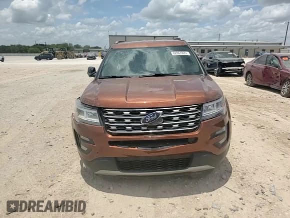 ✅ 2017 Ford Explorer XLT • VIN: 1FM5K7DH4HGD98501 • Lot: 62867825. Wystawiony na Copart z przebiegiem 141 062 mil. Bezpłatny archiwum sprzedaży aukcyjnych z USA i szczegółowy raport historii pojazdu na DreamBid. Zdjęcie 14.