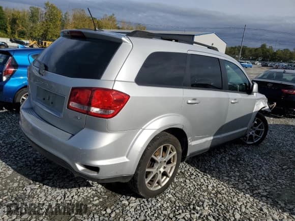 ✅ 2014 Dodge Journey SXT • VIN: 3C4PDCBG3ET285348 • Lot: 85696275. Listed on Copart with 111,431 mi. Free auction sales archive from the USA and detailed vehicle history report at DreamBid. Image 3.