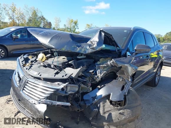 ✅ 2017 Lincoln MKC Select • VIN: 5LMCJ2C93HUL33323 • Lot: 43331517. Wystawiony na IAAI z przebiegiem 89 146 mil. Bezpłatny archiwum sprzedaży aukcyjnych z USA i szczegółowy raport historii pojazdu na DreamBid. Zdjęcie 2.