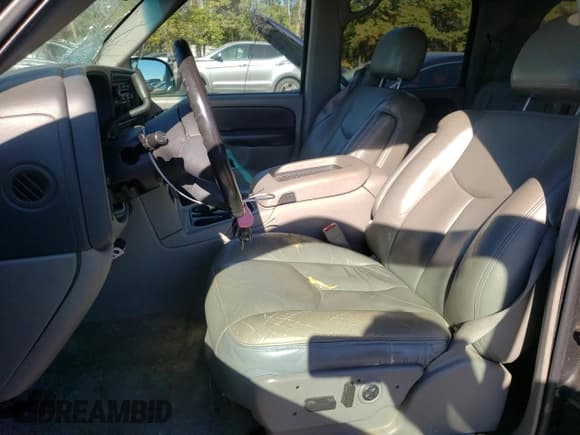 ✅ 2003 Chevrolet Suburban LT • VIN: 3GNEC16Z23G222975 • Лот: 80133404. Опубликован ранее на Copart с пробегом 260 113 миль. Бесплатный доступ к архиву аукционных продаж из США и подробный отчёт об истории автомобиля на DreamBid. Изображение 7.