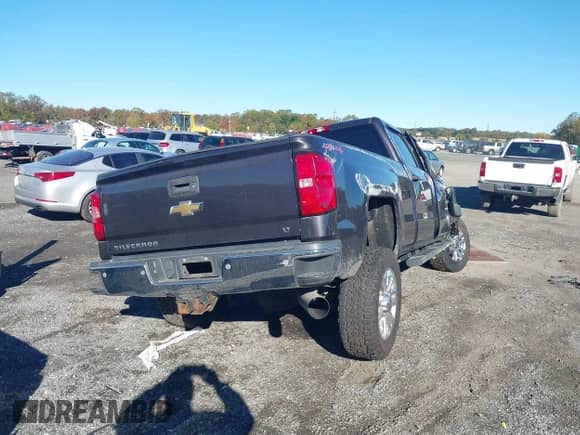 2015 Chevrolet Silverado 2500HD LT z VIN 1GC1KVE85FF136771, wystawiony jako IAAI lot #43478483 z przebiegiem 142 142 mil mil oraz . Historia ofert i sprzedaży dostępna na DreamBid. Obrazek 4.