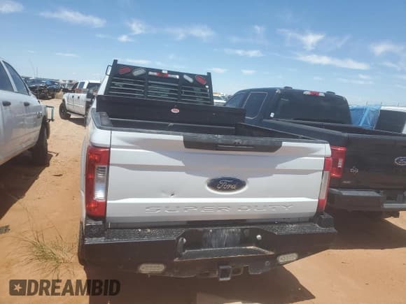 ✅ 2018 Ford F-350 XL • VIN: 1FT8W3BT5JEB89050 • Лот: 54020355. Опубликован ранее на Copart с пробегом 150 621 миль. Бесплатный доступ к архиву аукционных продаж из США и подробный отчёт об истории автомобиля на DreamBid. Изображение 6.