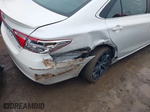 ✅ 2017 Toyota Camry XLE • VIN: 4T1BF1FK8HU720457 • Lot: 43746690. Wystawiony na IAAI z przebiegiem 105 506 mil. Bezpłatny archiwum sprzedaży aukcyjnych z USA i szczegółowy raport historii pojazdu na DreamBid. Zdjęcie 6.