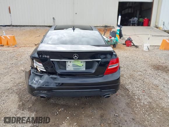 ✅ 2012 Mercedes-Benz C 350 • VIN: WDDGJ5HBXCF850515 • Lot: 43770807. Listed on IAAI with 135,282 mi. Free auction sales archive from the USA and detailed vehicle history report at DreamBid. Image 16.