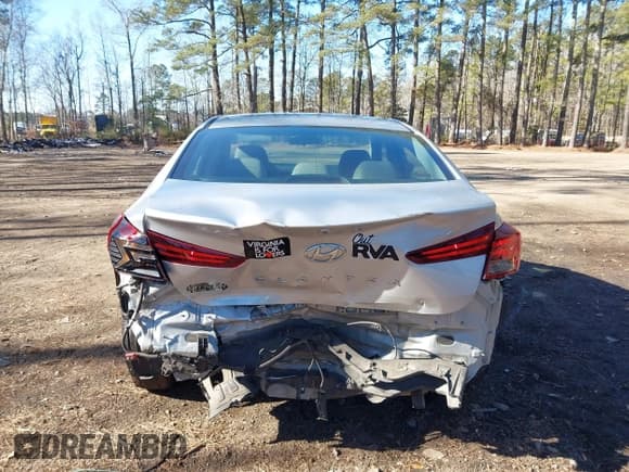 ✅ 2019 Hyundai Elantra SE • VIN: 5NPD74LF8KH470111 • Lot: 41348635. Listed on IAAI with 109,880 mi. Free auction sales archive from the USA and detailed vehicle history report at DreamBid. Image 17.