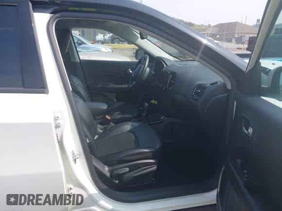 2020 Jeep Compass Latitude с VIN 3C4NJDBB6LT157841, выставлен на аукционе IAAI как лот 42484052 с пробегом 52 610 миль миль и . История ставок и продаж доступна на DreamBid. Изображение 5.