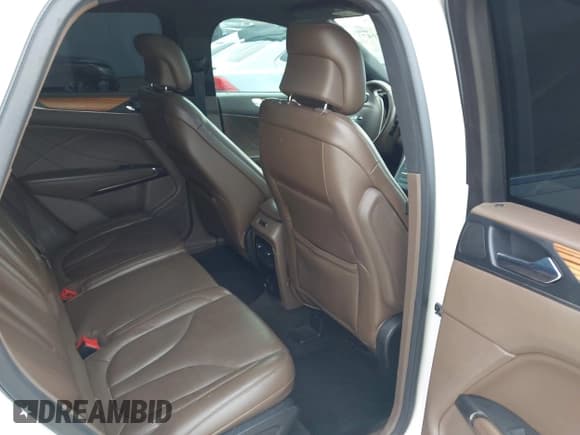 ✅ 2015 Lincoln MKC • VIN: 5LMCJ2A90FUJ18644 • Lot: 43330147. Wystawiony na IAAI z przebiegiem 122 170 mil. Bezpłatny archiwum sprzedaży aukcyjnych z USA i szczegółowy raport historii pojazdu na DreamBid. Zdjęcie 8.