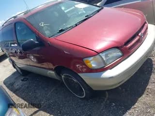 ✅ 1998 Toyota Sienna LE • VIN: 4T3ZF13C2WU049089 • Lot: 41887109. Listed on IAAI with 323,601 mi. Free auction sales archive from the USA and detailed vehicle history report at DreamBid. Image 1.