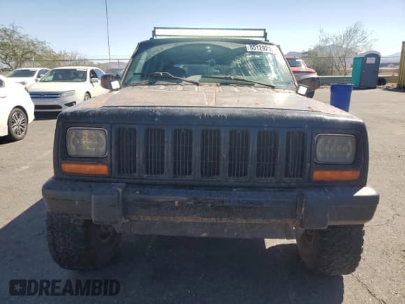 ✅ 2000 Jeep Cherokee • VIN: 1J4FF48S6YL166145 • Lot: 85129215. Wystawiony na Copart z przebiegiem 186 626 mil. Bezpłatny archiwum sprzedaży aukcyjnych z USA i szczegółowy raport historii pojazdu na DreamBid. Zdjęcie 5.