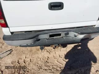 ✅ 2006 Chevrolet Silverado 1500 Work Truck • VIN: 1GCEC14V56E199860 • Lot: 43617112. Wystawiony na IAAI z przebiegiem 326 151 mil. Bezpłatny archiwum sprzedaży aukcyjnych z USA i szczegółowy raport historii pojazdu na DreamBid. Zdjęcie 6.