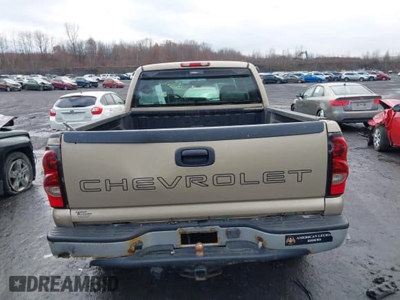 ✅ 2005 Chevrolet Silverado 1500 Work Truck • VIN: 1GCEK19V65E219575 • Lot: 43812306. Listed on IAAI with 198,638 mi. Free auction sales archive from the USA and detailed vehicle history report at DreamBid. Image 16.