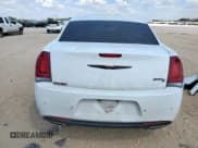 ✅ 2022 Chrysler 300 S • VIN: 2C3CCABG6NH116007 • Lot: 81128665. Wystawiony na Copart z przebiegiem Nie podano. Bezpłatny archiwum sprzedaży aukcyjnych z USA i szczegółowy raport historii pojazdu na DreamBid. Zdjęcie 6.