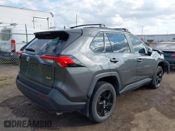 ✅ 2023 Toyota RAV4 XLE • VIN: 2T3W1RFV2PC250927 • Лот: 43544246. Опубликован ранее на IAAI с пробегом 27 978 миль. Бесплатный доступ к архиву аукционных продаж из США и подробный отчёт об истории автомобиля на DreamBid. Изображение 4.