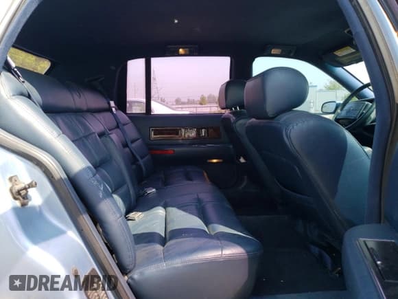 ✅ 1993 Cadillac Fleetwood • VIN: 1G6DW5271PR719645 • Лот: 54393605. Опубликован ранее на Copart с пробегом 239 320 миль. Бесплатный доступ к архиву аукционных продаж из США и подробный отчёт об истории автомобиля на DreamBid. Изображение 10.