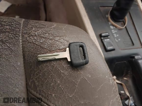 ✅ 1995 Volvo 850 • VIN: YV1LW5510S2136981 • Лот: 42735214. Опубликован ранее на IAAI с пробегом 311 593 миль. Бесплатный доступ к архиву аукционных продаж из США и подробный отчёт об истории автомобиля на DreamBid. Изображение 11.