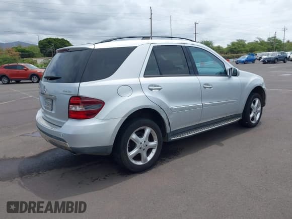 ✅ 2007 Mercedes-Benz M 320 CDI • VIN: 4JGBB22E17A230881 • Lot: 42398139. Wystawiony na IAAI z przebiegiem 124 783 mil. Bezpłatny archiwum sprzedaży aukcyjnych z USA i szczegółowy raport historii pojazdu na DreamBid. Zdjęcie 4.