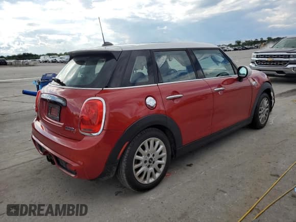 ✅ 2015 MINI Hardtop 4 Door S • VIN: WMWXU3C54F2B57314 • Lot: 56327705. Wystawiony na Copart z przebiegiem 89 986 mil. Bezpłatny archiwum sprzedaży aukcyjnych z USA i szczegółowy raport historii pojazdu na DreamBid. Zdjęcie 3.
