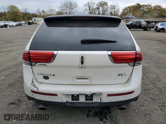 ✅ 2011 Lincoln MKX • VIN: 2LMDJ6JKXBBJ31004 • Lot: 87129285. Wystawiony na Copart z przebiegiem 184 267 mil. Bezpłatny archiwum sprzedaży aukcyjnych z USA i szczegółowy raport historii pojazdu na DreamBid. Zdjęcie 6.