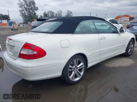 ✅ 2009 Mercedes-Benz CLK 350 • VIN: WDBTK56F49F264895 • Lot: 41781456. Wystawiony na IAAI z przebiegiem 136 767 mil. Bezpłatny archiwum sprzedaży aukcyjnych z USA i szczegółowy raport historii pojazdu na DreamBid. Zdjęcie 4.