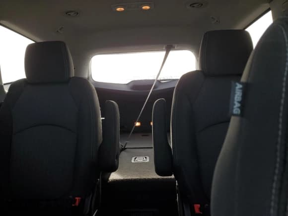 ✅ 2017 Chevrolet Traverse LT • VIN: 1GNKVGKD8HJ168100 • Lot: 89502715. Wystawiony na Copart z przebiegiem 196 965 mil. Bezpłatny archiwum sprzedaży aukcyjnych z USA i szczegółowy raport historii pojazdu na DreamBid. Zdjęcie 10.