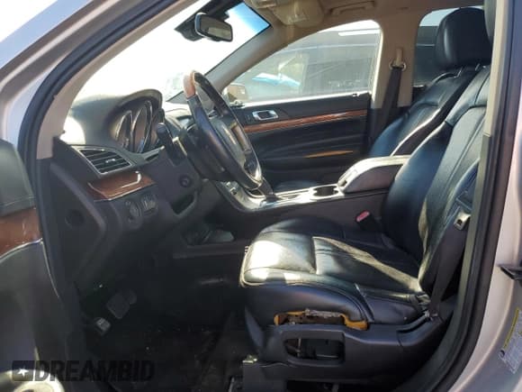 ✅ 2010 Lincoln MKT • VIN: 2LMHJ5AR3ABJ12558 • Lot: 87272615. Wystawiony na Copart z przebiegiem 145 815 mil. Bezpłatny archiwum sprzedaży aukcyjnych z USA i szczegółowy raport historii pojazdu na DreamBid. Zdjęcie 7.