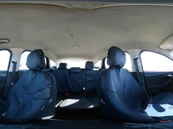 ✅ 2018 Ford Focus SE • VIN: 1FADP3K28JL235541 • Lot: 43329628. Wystawiony na IAAI z przebiegiem 176 485 mil. Bezpłatny archiwum sprzedaży aukcyjnych z USA i szczegółowy raport historii pojazdu na DreamBid. Zdjęcie 20.