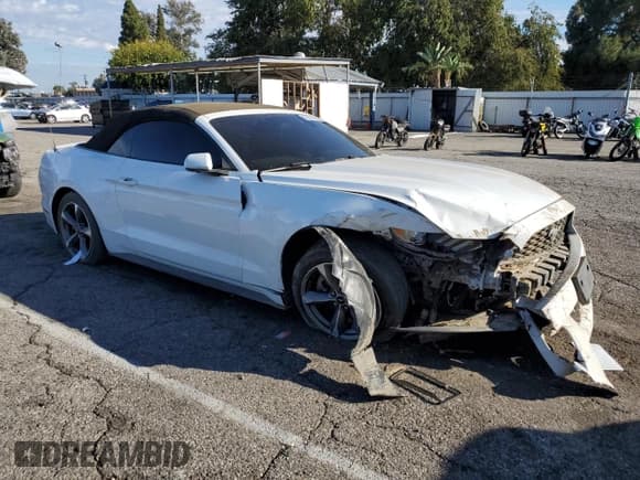 ✅ 2015 Ford Mustang V6 • VIN: 1FATP8EM2F5418970 • Lot: 82271425. Wystawiony na Copart z przebiegiem 111 945 mil. Bezpłatny archiwum sprzedaży aukcyjnych z USA i szczegółowy raport historii pojazdu na DreamBid. Zdjęcie 4.