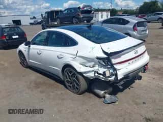 2023 Hyundai Sonata N Line z VIN KMHL14JC7PA270613, wystawiony jako IAAI lot #43064756 z przebiegiem 25 256 mil mil oraz . Historia ofert i sprzedaży dostępna na DreamBid. Obrazek 3.