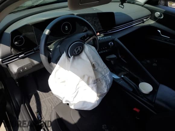 ✅ 2024 Hyundai Elantra SEL • VIN: KMHLM4DG8RU756175 • Lot: 80520345. Listed on Copart with 14,377 mi. Free auction sales archive from the USA and detailed vehicle history report at DreamBid. Image 8.